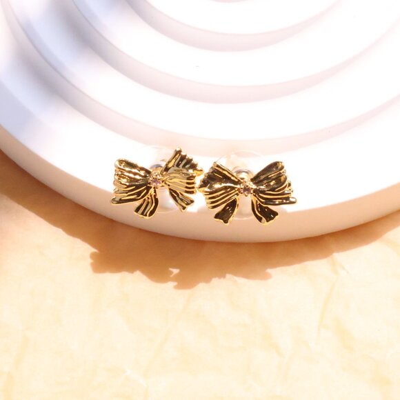 Kendra Scott - x LoveShackFancy Bow White Crystal Stud Earrings Gold - Picture 2 of 2